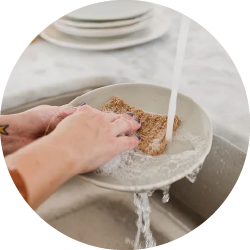 Щетки для мытья посуды и губки