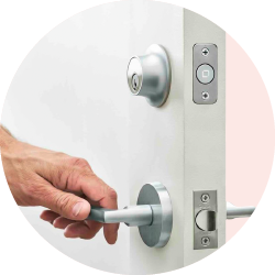 Безопасность дверей и розеток